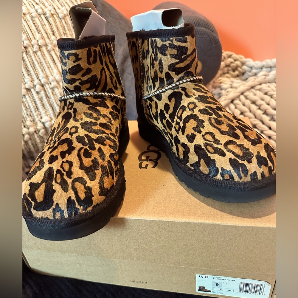 Ugg classic mini
